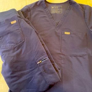 FIGS navy XS Zamora jogger pants and XS Catarina top